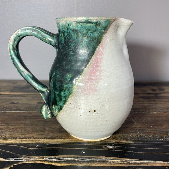 Adorable pottery price. Handmade. Gorgeous greens and pinks with a gold vein - Picture 4 of 17